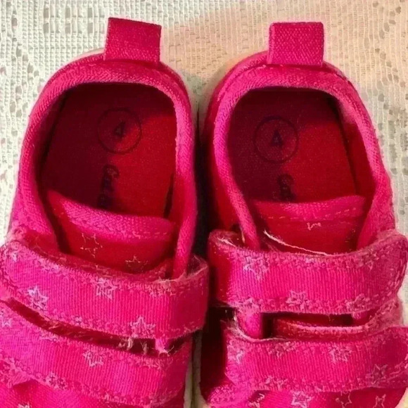 Toddler cat and‎ jack pink shoes with stars - Picture 3 of 6